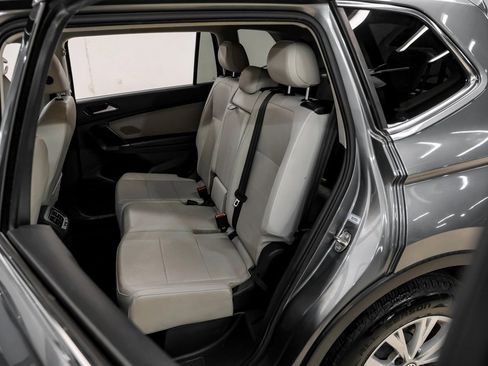 Used 2018 Volkswagen Tiguan SE image 39