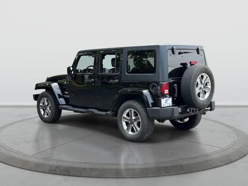 Used 2017 Jeep Wrangler Unlimited Sahara w/ Connectivity Group AWD/4WD image 4
