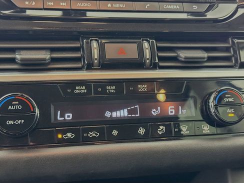 Used 2024 Nissan Pathfinder SV FWD image 18
