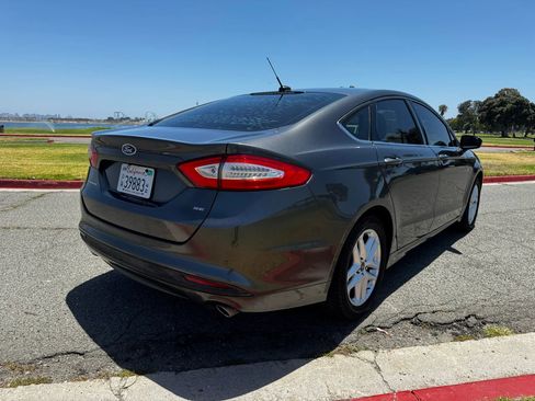 Used 2016 Ford Fusion SE FWD image 5