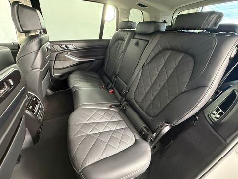 Used 2025 BMW X7 xDrive40i AWD/4WD image 22