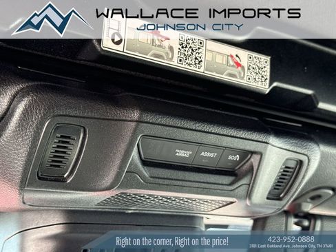Used 2024 Jeep Wrangler Unlimited w/ Convenience Group AWD/4WD image 17