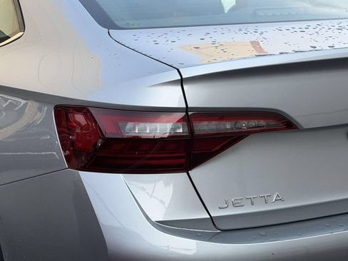 Certified 2023 Volkswagen Jetta SE w/ Panoramic Sunroof Package FWD image 11