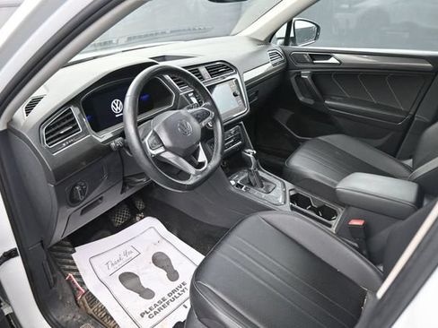 Used 2022 Volkswagen Tiguan SE w/ Panoramic Sunroof Package FWD image 22