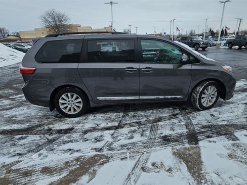 Used 2015 Toyota Sienna Limited Premium image 2