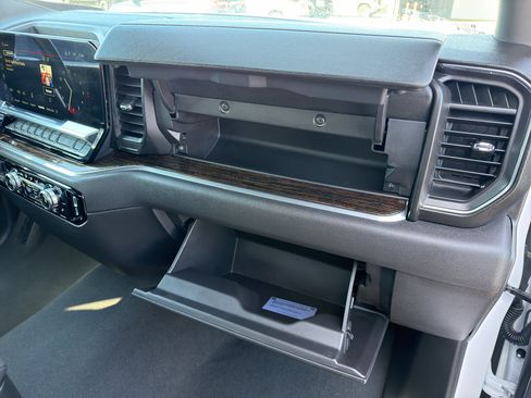 Used 2024 GMC Sierra 1500 SLE w/ X31 Off-Road Package image 30