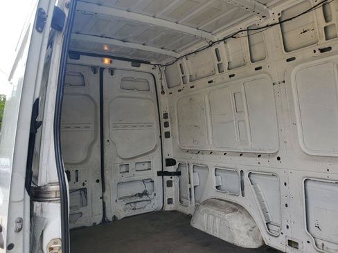 Used 2012 Freightliner Sprinter 2500 RWD image 8