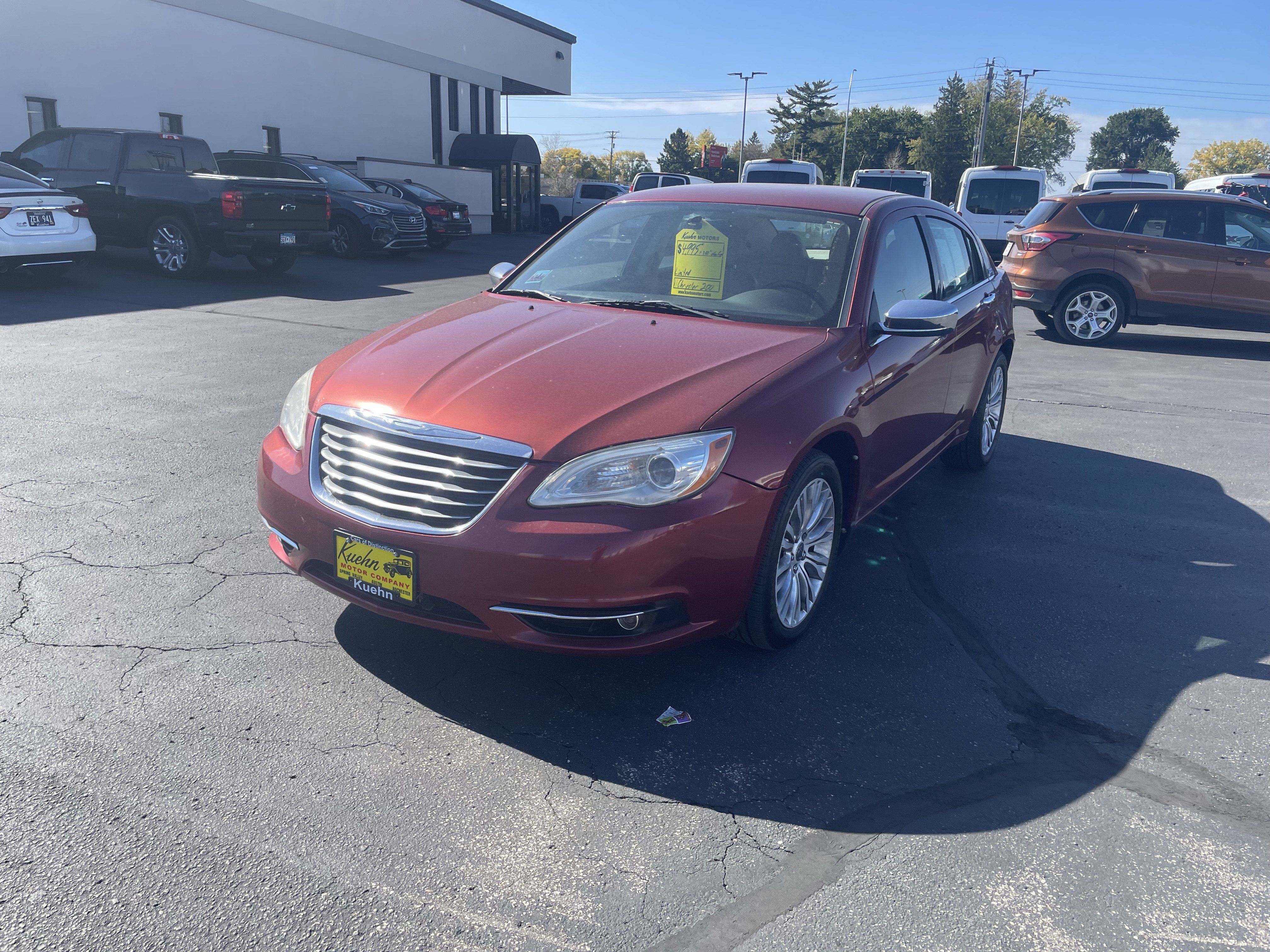 Used 2011 Chrysler 200 Limited FWD image 4