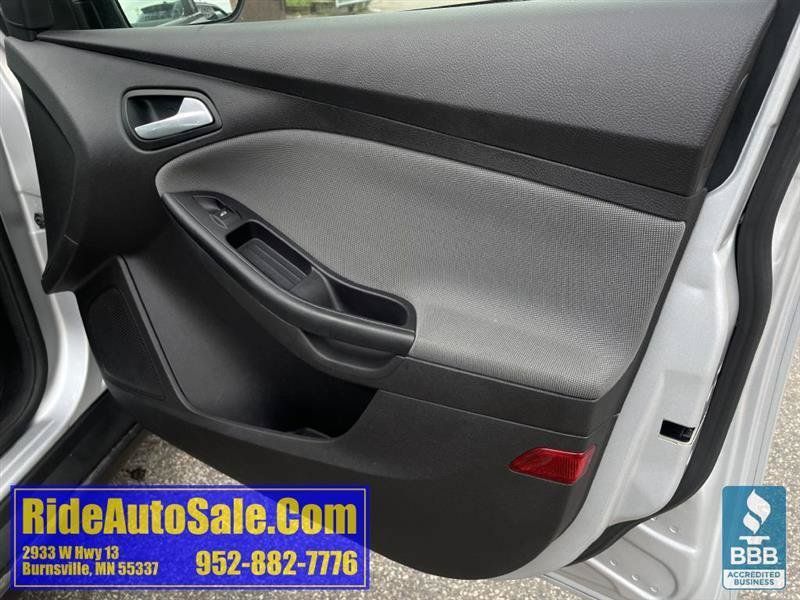 Used 2013 Ford Focus SE w/ SE Winter Pkg FWD image 13