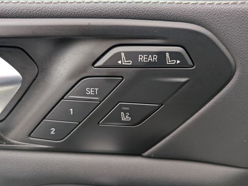 Used 2024 BMW X7 xDrive40i image 21