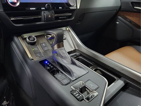 Used 2024 Lexus GX 550 image 17