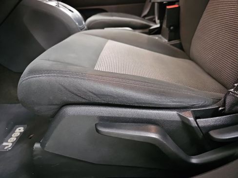 Used 2014 Jeep Patriot Latitude image 28