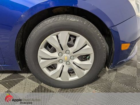 Used 2013 Chevrolet Cruze LS FWD image 32