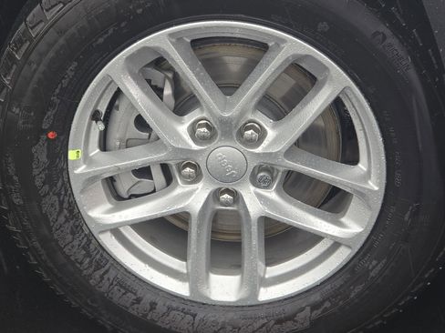 Used 2025 Jeep Grand Cherokee L Laredo w/ Luxury Tech Group I image 11