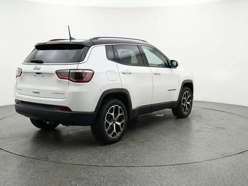 Used 2025 Jeep Compass Limited image 9