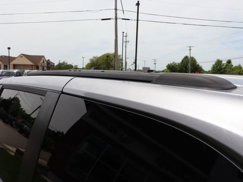 Used 2016 Chrysler Town & Country Touring-L FWD image 33