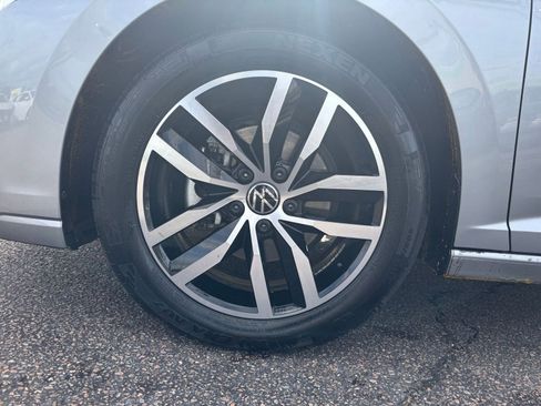 Used 2025 Volkswagen Jetta SE image 29