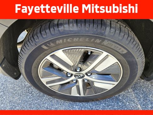 Used 2020 Kia Niro LXS FWD image 11