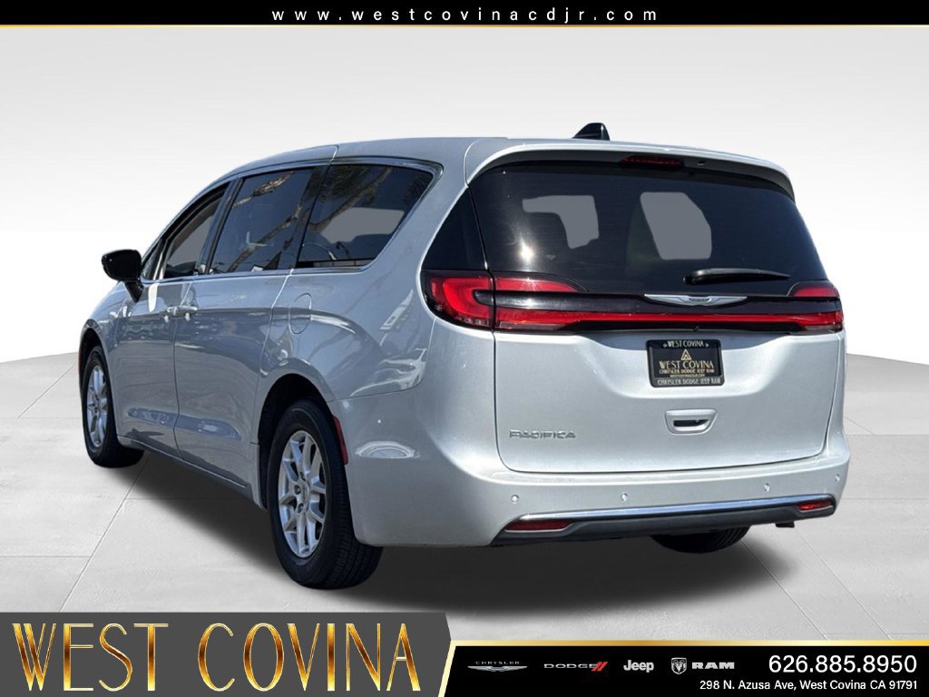 Used 2024 Chrysler Pacifica Touring-L FWD image 8