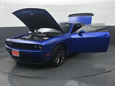 Used 2021 Dodge Challenger SXT w/ Driver Convenience Group RWD image 35