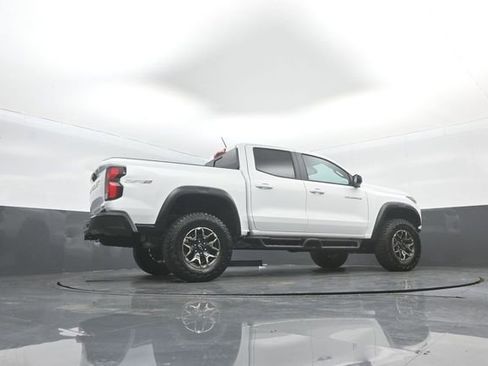 Used 2024 Chevrolet Colorado ZR2 w/ Safety Package AWD/4WD image 37