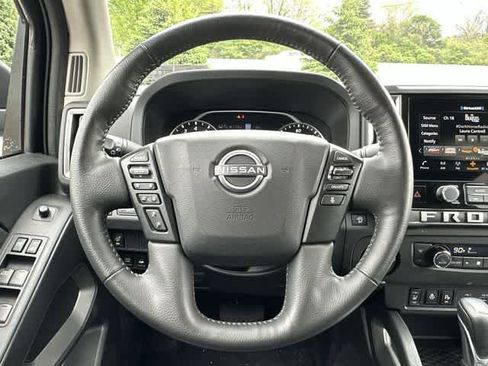 Used 2025 Nissan Frontier SL AWD/4WD image 8