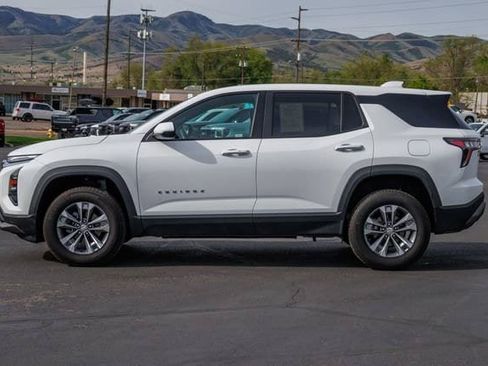 Used 2025 Chevrolet Equinox LT AWD/4WD image 3