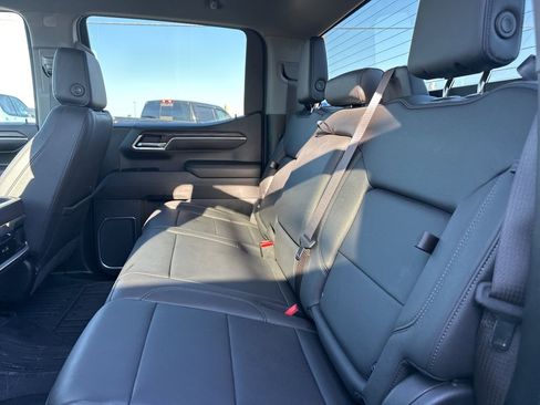 Used 2023 GMC Sierra 1500 SLT image 12
