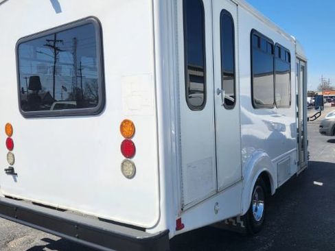 Used 2016 Ford E-350 and Econoline 350 Super Duty image 19