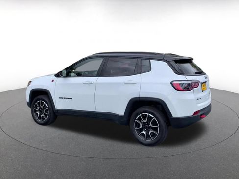 Used 2025 Jeep Compass Trailhawk AWD/4WD image 10