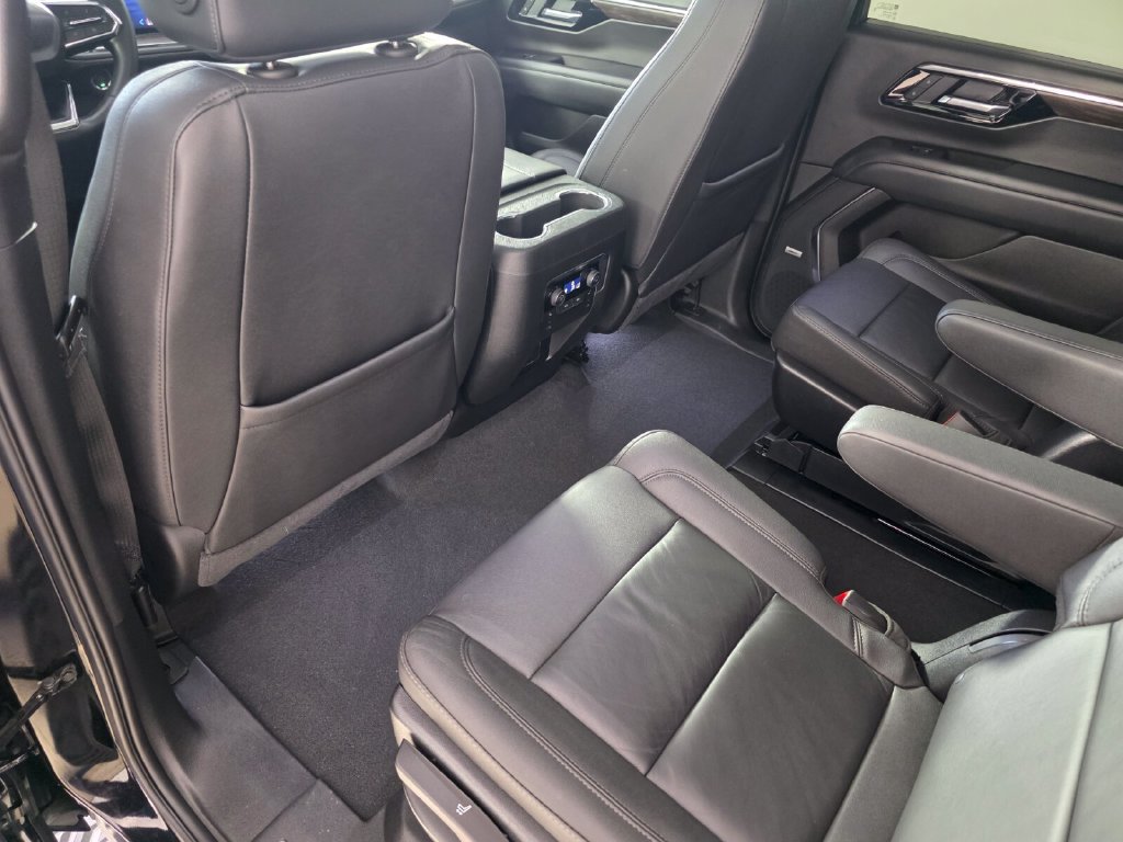 Used 2025 Chevrolet Suburban Z71 w/ Z71 Off-Road Package AWD/4WD image 15