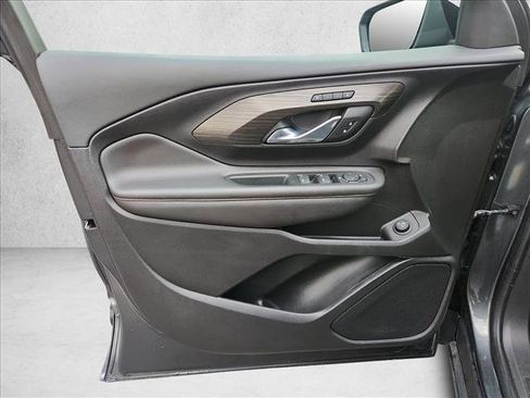 Used 2021 GMC Terrain SLT w/ LPO, Dark Accent Package image 13