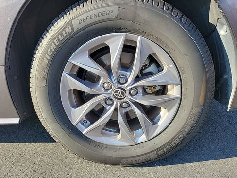 Used 2021 Toyota Sienna XLE w/ XLE Plus Package image 21