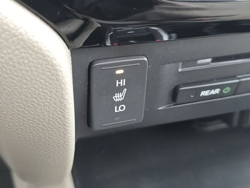 Used 2018 Honda Pilot Touring image 13