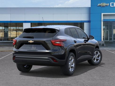 New 2026 Chevrolet Trax LS w/ LS Convenience Package FWD image 4