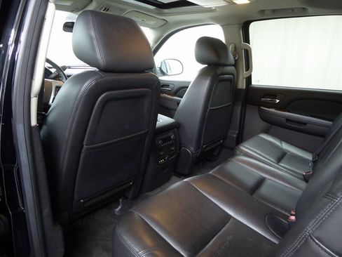 Used 2013 Chevrolet Avalanche LTZ image 25