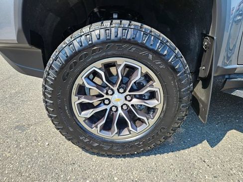Used 2022 Chevrolet Colorado ZR2 AWD/4WD image 9