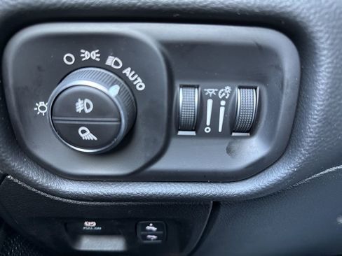 New 2026 RAM 1500 4x4 Crew Cab image 11