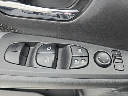 Used 2024 Nissan Kicks SV image 25