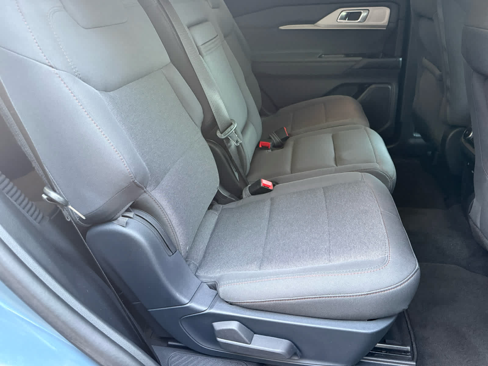 Used 2025 Ford Explorer Active AWD/4WD image 9
