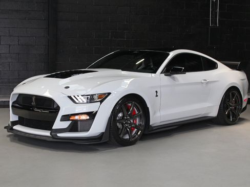 Used 2021 Ford Mustang Shelby GT500 w/ Carbon Fiber Track Pack RWD image 5