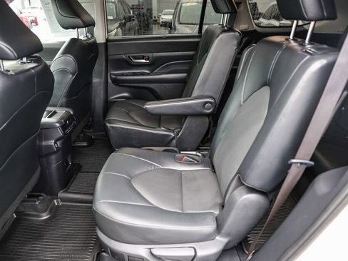 Certified 2024 Toyota Grand Highlander XLE image 8