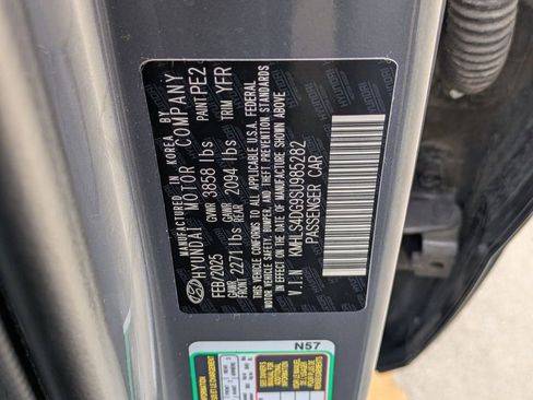 Used 2025 Hyundai Elantra SEL FWD image 32