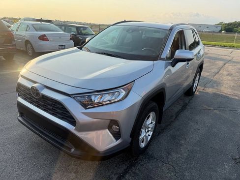 Used 2021 Toyota RAV4 XLE AWD/4WD image 3