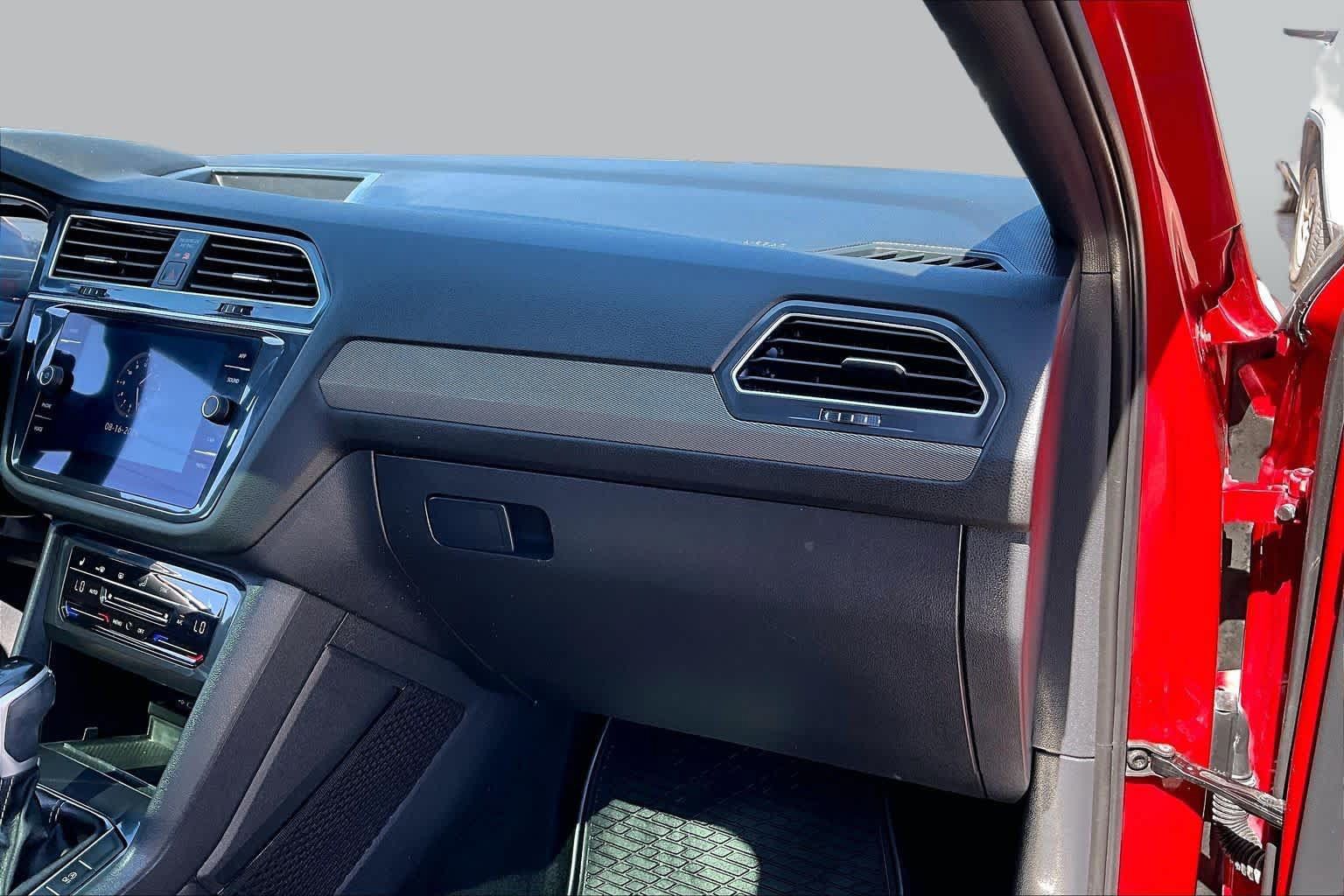 Used 2024 Volkswagen Tiguan SE R-Line w/ MDO Package, Three-Row FWD image 19