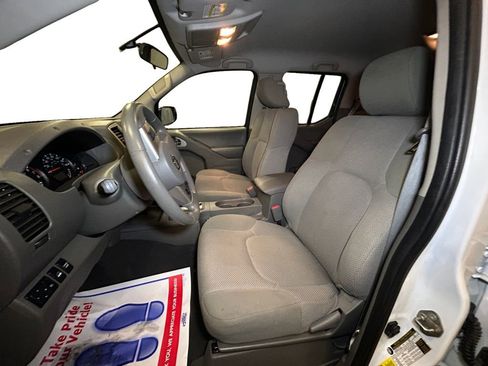 Used 2019 Nissan Frontier SV image 7