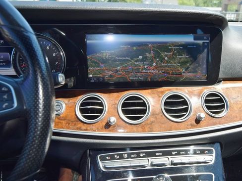Used 2017 Mercedes-Benz E 300 4MATIC image 23