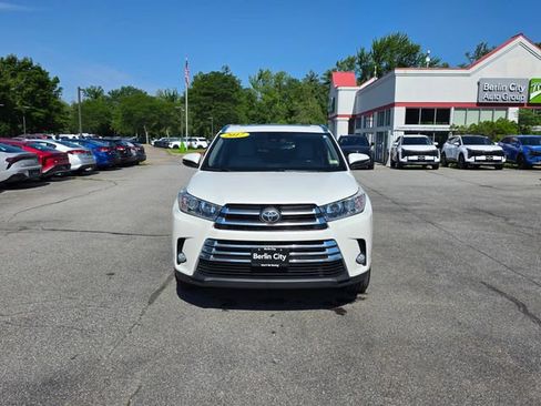 Used 2017 Toyota Highlander Limited AWD/4WD image 3