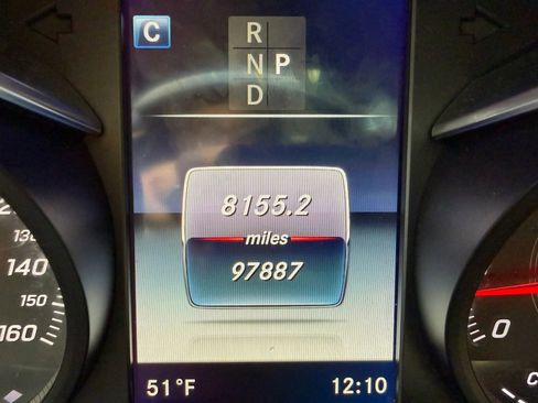 Used 2019 Mercedes-Benz GLC 300 4MATIC w/ Premium Package image 16