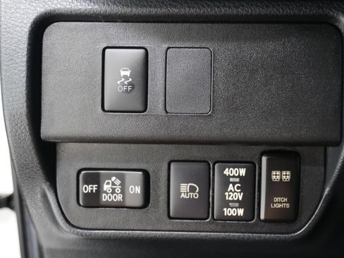 Used 2021 Toyota Tacoma TRD Off-Road w/ TRD Premium Off Road Package AWD/4WD image 30